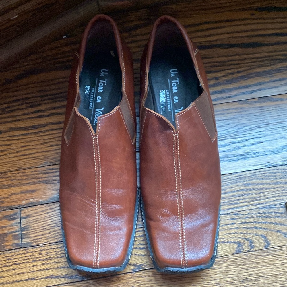 UN TOUR EN VILLE  BROWN FLATES SIZE 40. Made in France